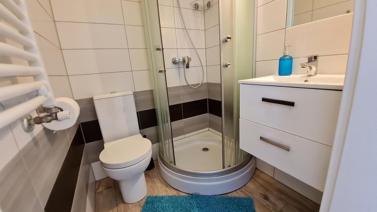 Bela - Pokoje Z Aneksami I Apartamenty Колобжег Екстер'єр фото
